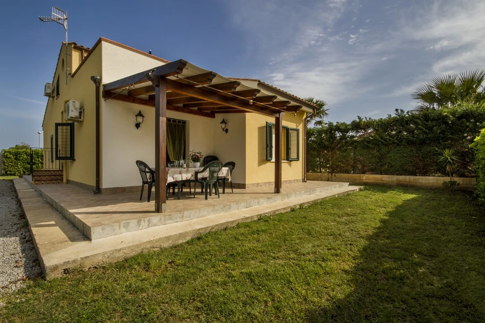 Piscina in casa vacanze a Campofelice: orari, accesso e organizzazione