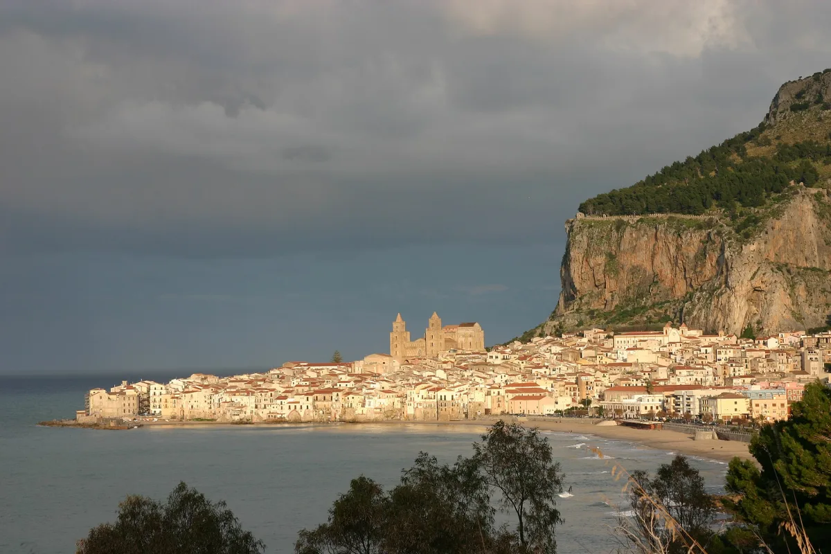 Camminamenti sul tetto del Duomo di Cefalù: esperienza unica 2026