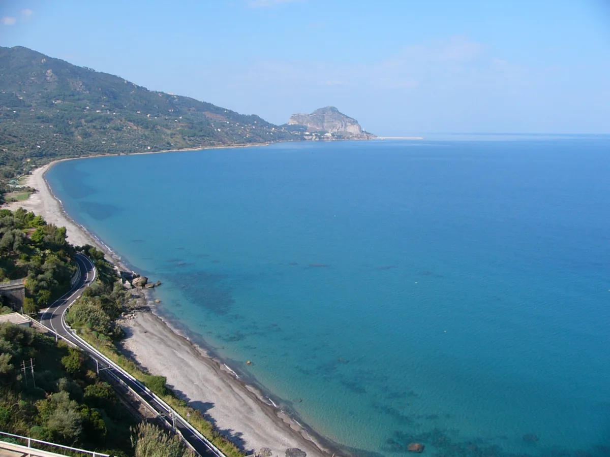 Cefalù attiva: giornata tra spiaggia e sentiero sulla Rocca