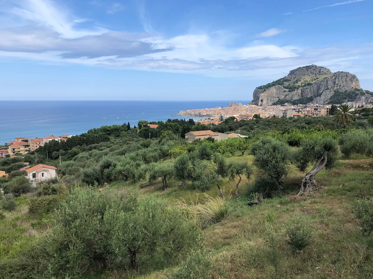 Escursione sulla Rocca di Cefalù: percorso, difficoltà e mappa 2026