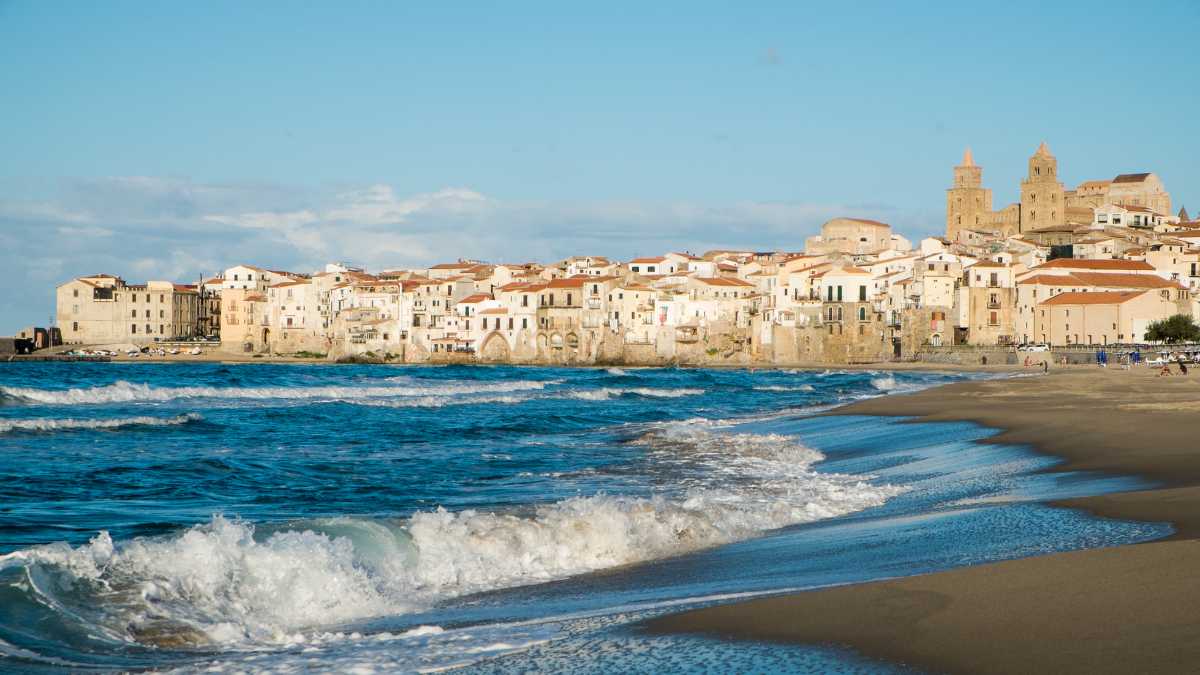Cefalù tra storia e mare: itinerario fotografico dall’alba al tramonto