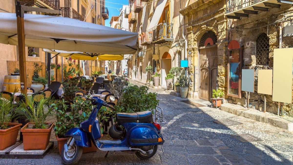 Passeggiata enogastronomica a Cefalù: Corso Ruggero tra sapori unici